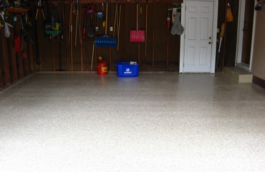 Northland Coating, Pop Rock Floor, Beige with Flake Solid Apron, Garage Floor, Custom Flooring